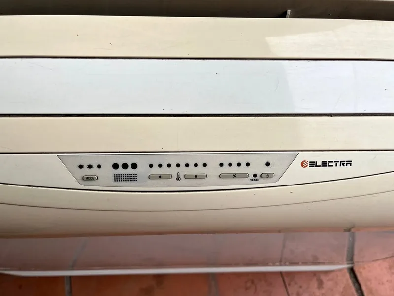 Aire acondicionado Surrey split 12000 BTU frío/calor — 1