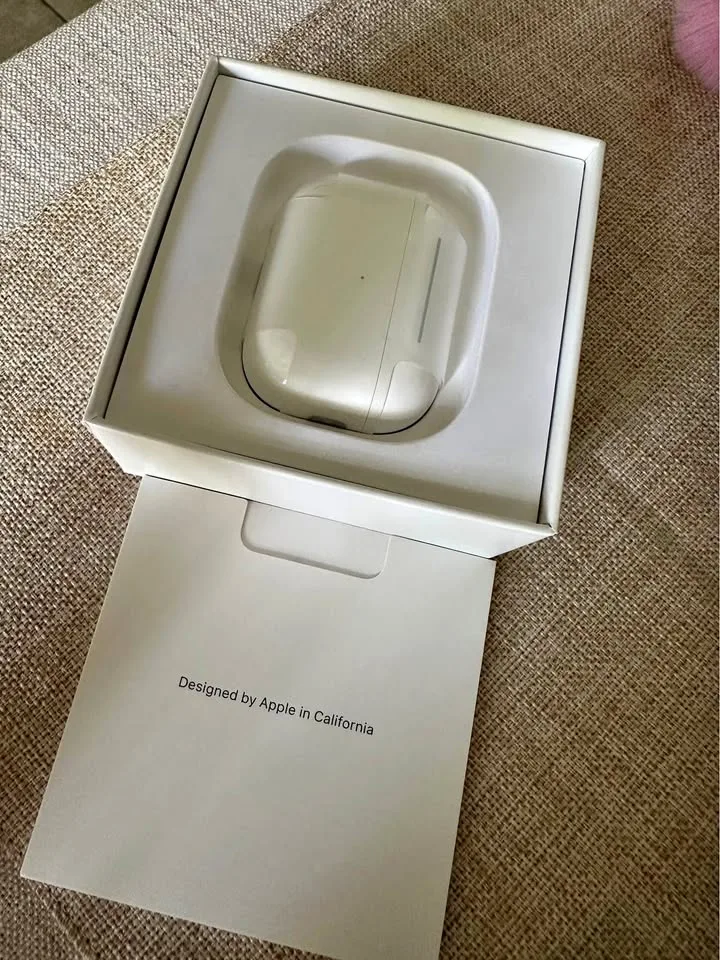 AirPods Pro 2 MagSafe USB-C — 1
