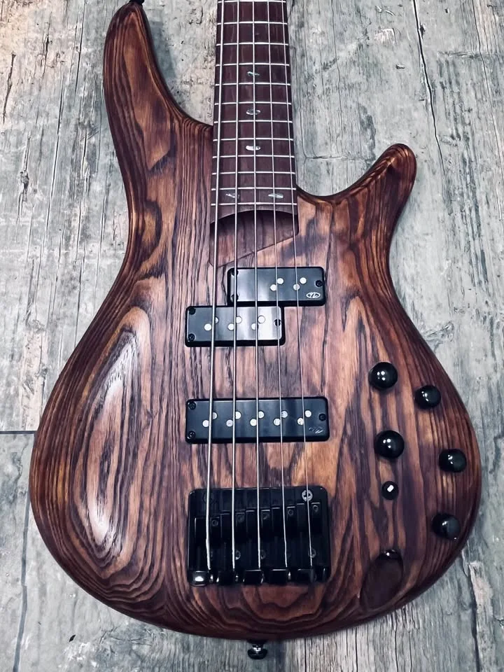 Bajo Ibanez SR300 negro 4 cuerdas activo — 1