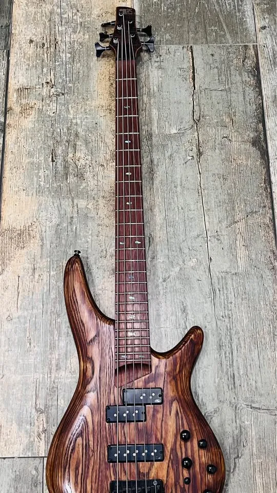 Bajo Ibanez SR300 negro 4 cuerdas activo — 2