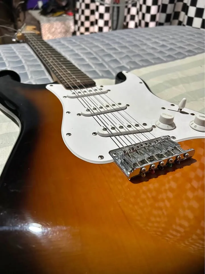 Guitarra Fender Stratocaster México blanca — 1