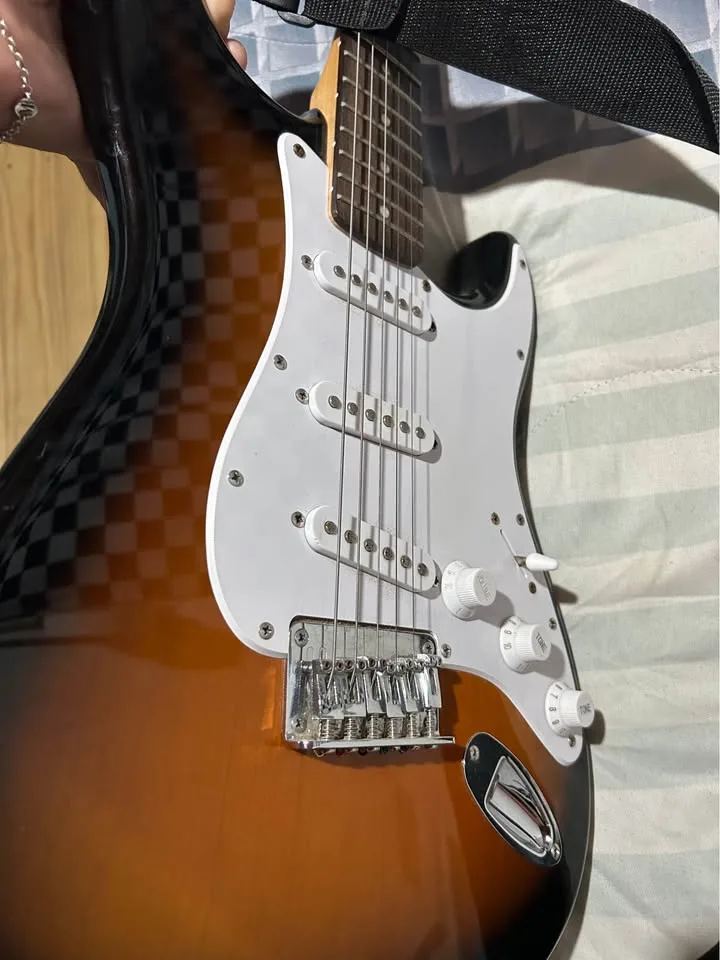 Guitarra Fender Stratocaster México blanca — 2