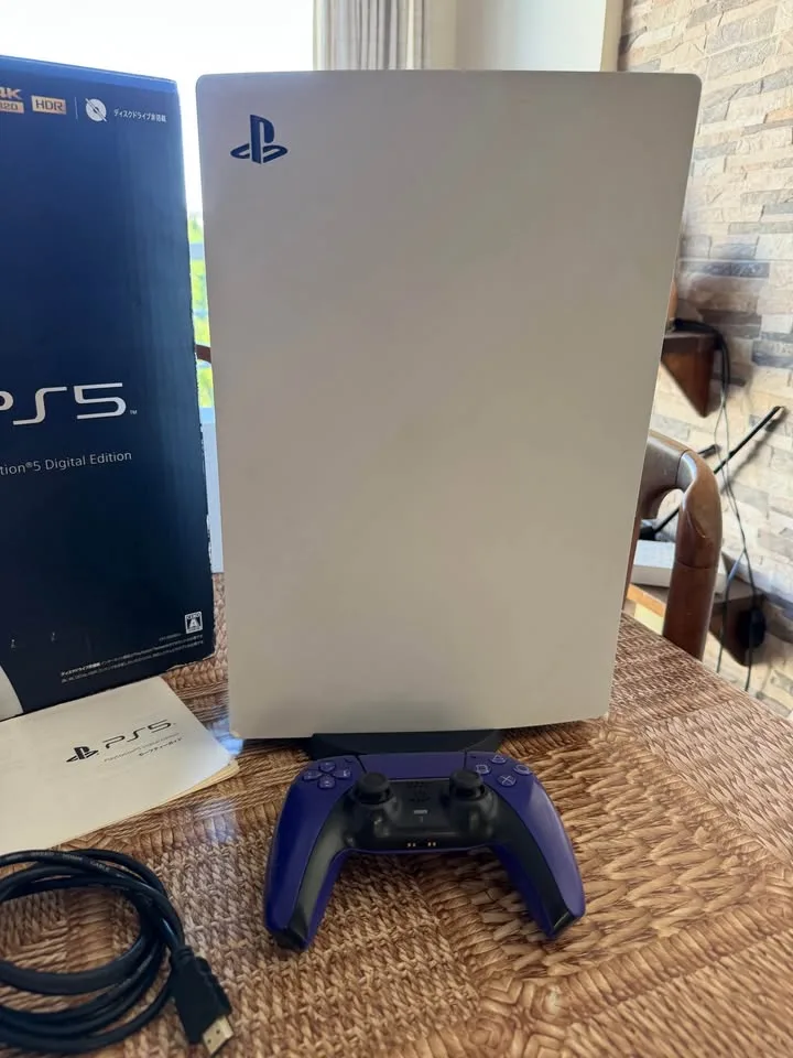 PlayStation 5 Digital Edition + 2 joysticks — 2