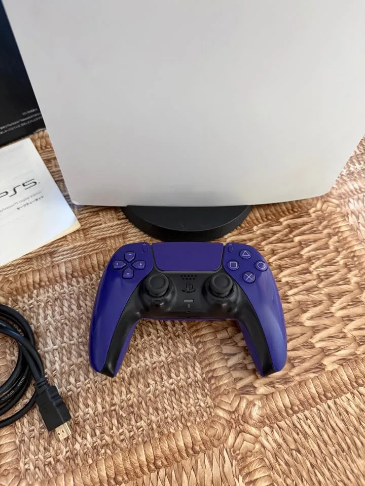 PlayStation 5 Digital Edition + 2 joysticks — 3