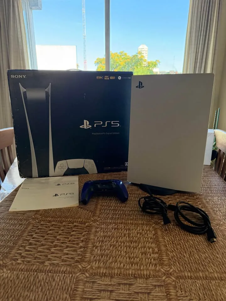 PlayStation 5 Digital Edition + 2 joysticks — 4