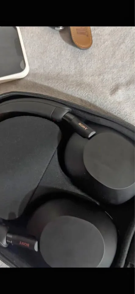 Auriculares Sony WH-1000XM5 negros — 1