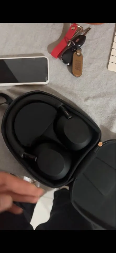 Auriculares Sony WH-1000XM5 negros — 2