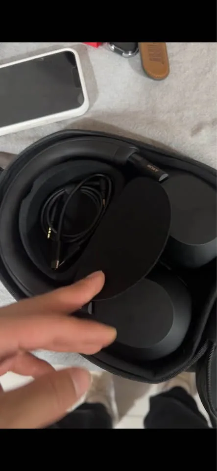 Auriculares Sony WH-1000XM5 negros — 3