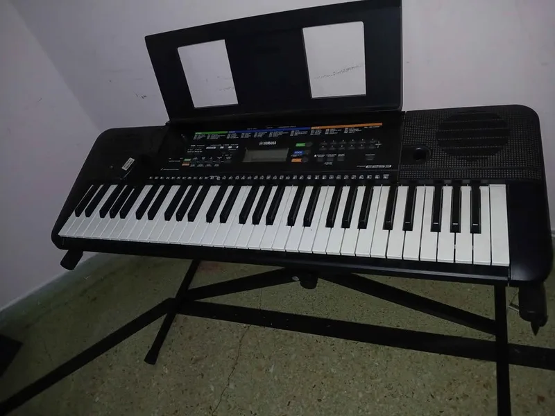 Teclado Yamaha PSR-E373 61 teclas — 2